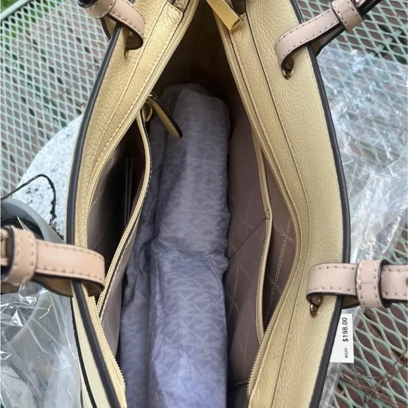 Beautiful MICHAEL KORS - Brand New W/ Tag - Picture 5 of 8